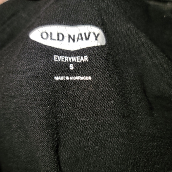 Women's Old Navy black medium tee. - Picture 4 of 4